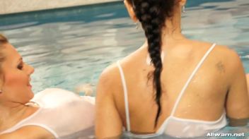 Badminton Babes Go For Wetlook Glory Screencap 82 on www.sinx.com