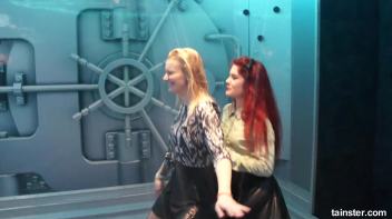 Soaking wet babes shaking their booties Screencap 1 on www.sinx.com