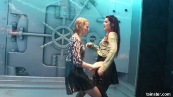 Soaking wet babes shaking their booties Screencap 10 on www.sinx.com