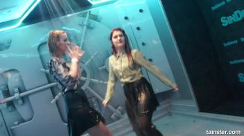 Soaking wet babes shaking their booties Screencap 12 on www.sinx.com