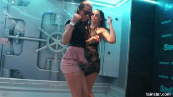 Soaking wet babes shaking their booties Screencap 15 on www.sinx.com