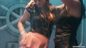 Soaking wet babes shaking their booties Screencap 16 on www.sinx.com