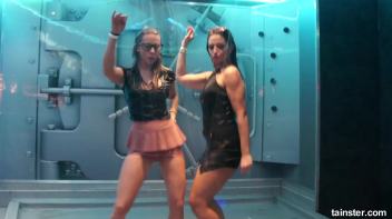 Soaking wet babes shaking their booties Screencap 21 on www.sinx.com