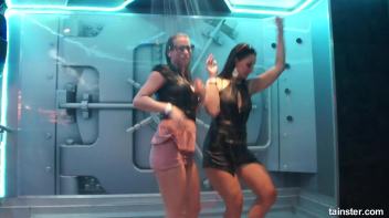 Soaking wet babes shaking their booties Screencap 24 on www.sinx.com