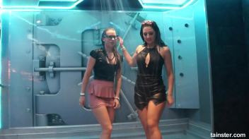 Soaking wet babes shaking their booties Screencap 25 on www.sinx.com