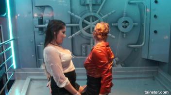 Soaking wet babes shaking their booties Screencap 27 on www.sinx.com