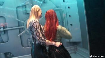 Soaking wet babes shaking their booties Screencap 4 on www.sinx.com