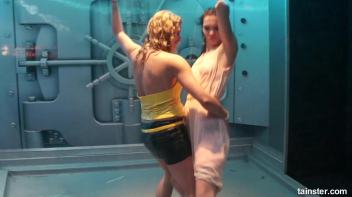 Soaking wet babes shaking their booties Screencap 41 on www.sinx.com