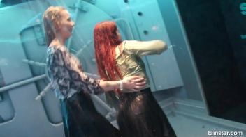 Soaking wet babes shaking their booties Screencap 5 on www.sinx.com