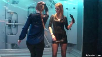 Soaking wet babes shaking their booties Screencap 53 on www.sinx.com