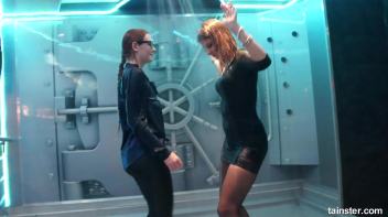 Soaking wet babes shaking their booties Screencap 54 on www.sinx.com