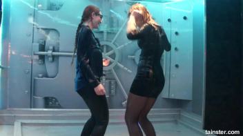 Soaking wet babes shaking their booties Screencap 55 on www.sinx.com