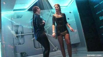 Soaking wet babes shaking their booties Screencap 59 on www.sinx.com