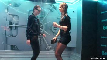 Soaking wet babes shaking their booties Screencap 63 on www.sinx.com