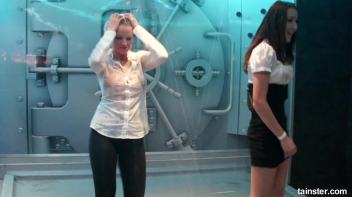 Soaking wet babes shaking their booties Screencap 68 on www.sinx.com