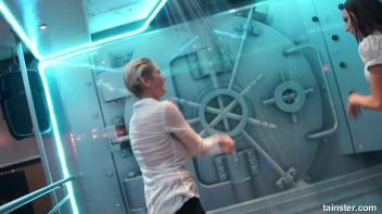 Soaking wet babes shaking their booties Screencap 71 on www.sinx.com