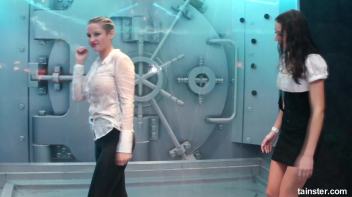 Soaking wet babes shaking their booties Screencap 72 on www.sinx.com