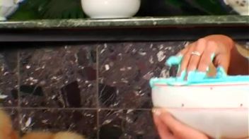 Cream Cheese Icing Mess Screencap 9 on www.sinx.com