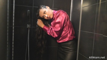 Long Haired Babe Lathers Up In The Shower Screencap 13 on www.sinx.com