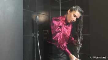 Long Haired Babe Lathers Up In The Shower Screencap 20 on www.sinx.com