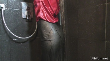 Long Haired Babe Lathers Up In The Shower Screencap 50 on www.sinx.com