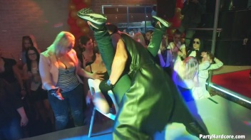 Party Hardcore Gone Crazy Vol. 36 Part 5 - Cam 3 Screencap 75 on www.sinx.com