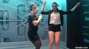 Wet and crazy amateur girls Screencap 17 on www.sinx.com