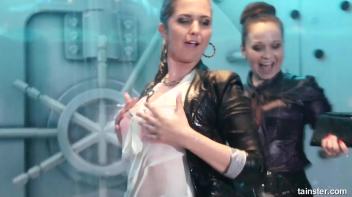 Wet and crazy amateur girls Screencap 19 on www.sinx.com