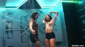 Wet and crazy amateur girls Screencap 60 on www.sinx.com