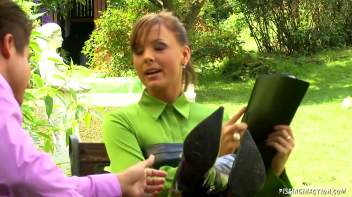 Real Estate Agent Negotiates Some Piss Action Screencap 11 on www.sinx.com