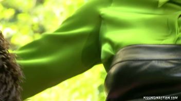 Real Estate Agent Negotiates Some Piss Action Screencap 21 on www.sinx.com