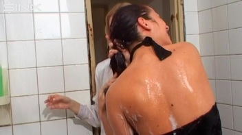 Two Hot Babes Get Wet And Wash Screencap 32 on www.sinx.com