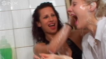 Two Hot Babes Get Wet And Wash Screencap 38 on www.sinx.com