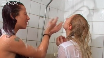 Two Hot Babes Get Wet And Wash Screencap 57 on www.sinx.com