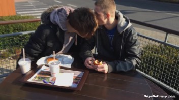 Enjoying a Post Meal Tug! Screencap 3 on www.sinx.com
