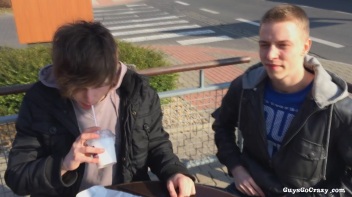 Enjoying a Post Meal Tug! Screencap 39 on www.sinx.com