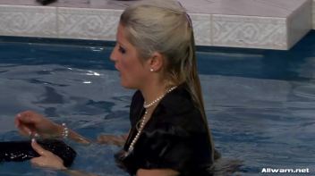 You Dropped My Purse In The Pool, Bitch! Screencap 22 on www.sinx.com