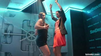 Sexy ladies getting wetter and wetter Screencap 9 on www.sinx.com