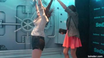 Sexy ladies getting wetter and wetter Screencap 1 on www.sinx.com