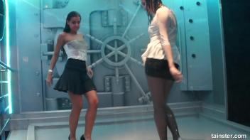 Sexy ladies getting wetter and wetter Screencap 25 on www.sinx.com