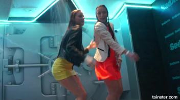 Sexy ladies getting wetter and wetter Screencap 37 on www.sinx.com