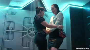 Sexy ladies getting wetter and wetter Screencap 50 on www.sinx.com