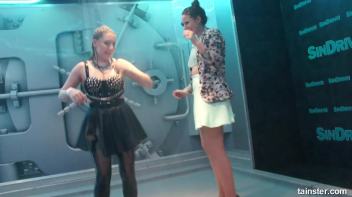 Sexy ladies getting wetter and wetter Screencap 58 on www.sinx.com