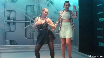 Sexy ladies getting wetter and wetter Screencap 59 on www.sinx.com