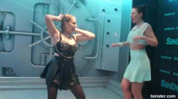 Sexy ladies getting wetter and wetter Screencap 65 on www.sinx.com