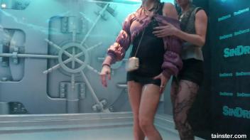 Sexy ladies getting wetter and wetter Screencap 81 on www.sinx.com