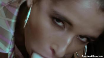 Perfect Babe Gives Perfect Blowjob Screencap 13 on www.sinx.com