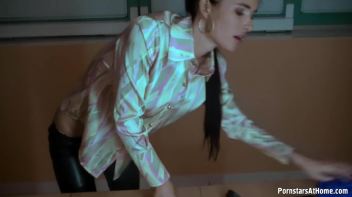 Perfect Babe Gives Perfect Blowjob Screencap 18 on www.sinx.com