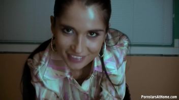Perfect Babe Gives Perfect Blowjob Screencap 43 on www.sinx.com