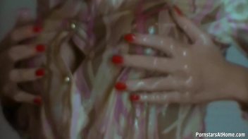 Perfect Babe Gives Perfect Blowjob Screencap 46 on www.sinx.com